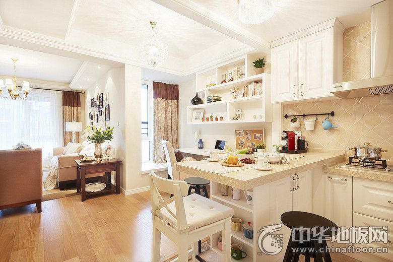 現代風格小戶型客廳實木地板家裝效果圖   原木色地板圖片