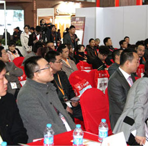 2013年中國地板經(jīng)銷商大會(huì)現(xiàn)場(chǎng)火爆情況