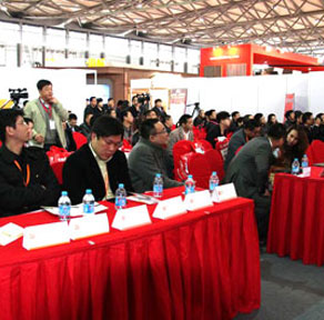 2013年中國地板經(jīng)銷商大會(huì)火爆舉行