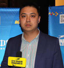 宏耐地板市場(chǎng)部總經(jīng)理馮長(zhǎng)睿